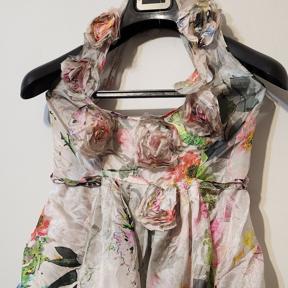Naked back, flower top